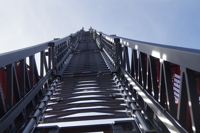 Çıkış için Kolay Kullanım Kapalı Boyutlu Yangın Merdiveni Merdiveni